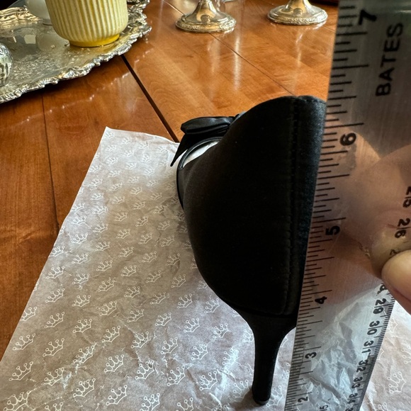 NWOB Nina Black satin peep toe bow heels - Picture 7 of 8